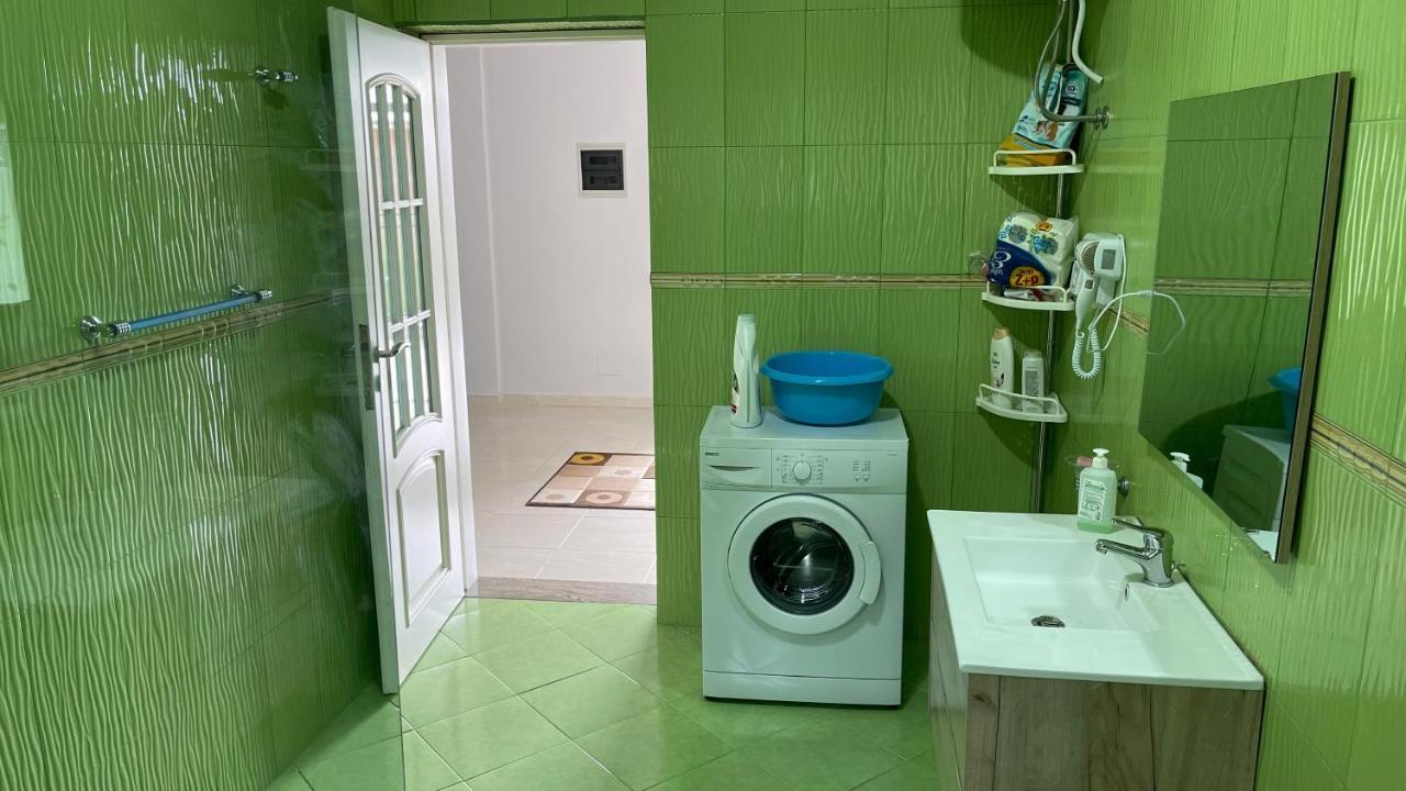 Azure Apartments By Kondo Stays Вльора Екстер'єр фото